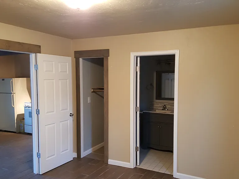 300 W Jefferson Ave — Photo 3