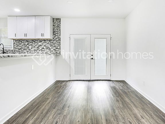5th image of 387 Karen Ct
