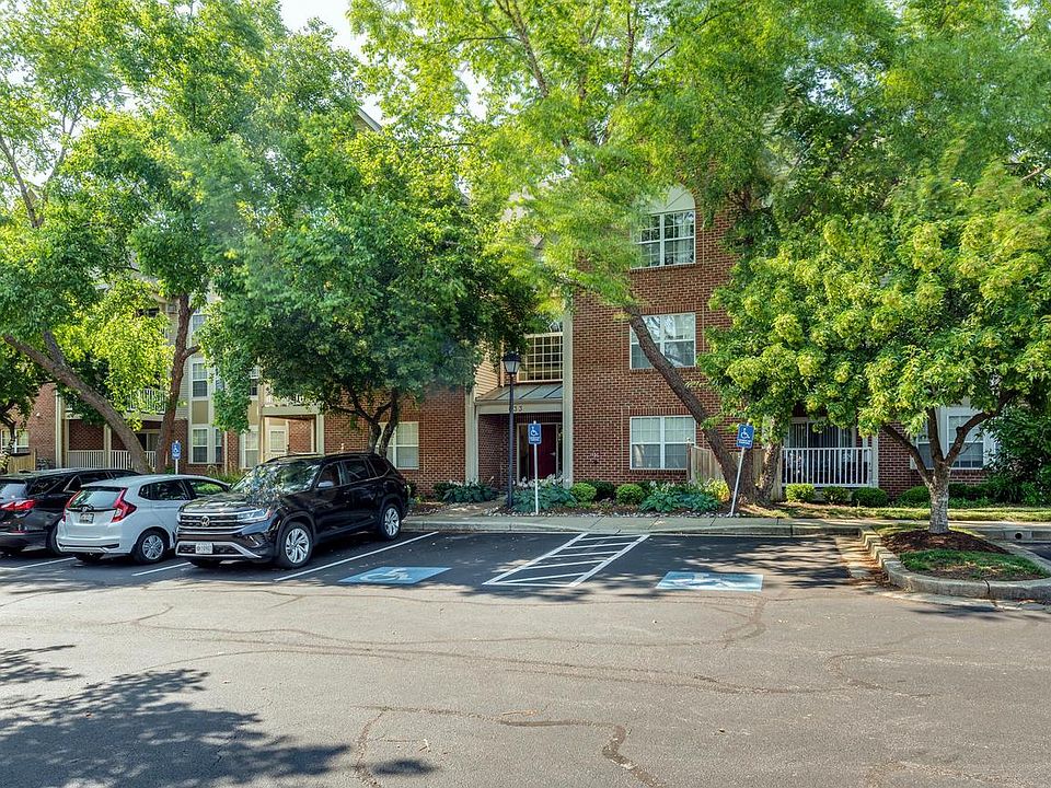 1st image of 633 Admiral Dr Unit 206