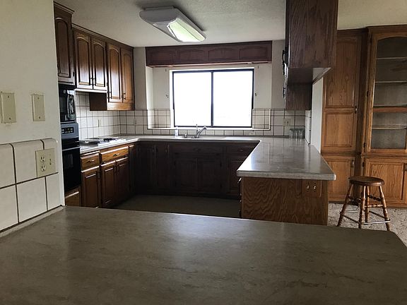 Kitchen w/ Corian countertops