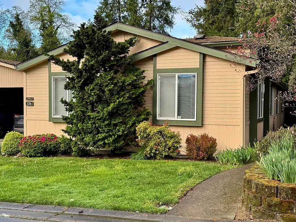 1st image of 126 NW Wrightwood Cir