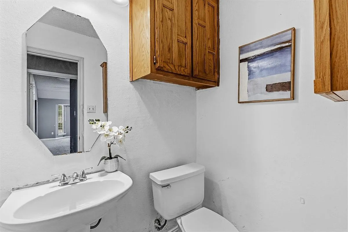 5 bed, 3.0 bath, 2884 sqft, $3,200 — Photo 2