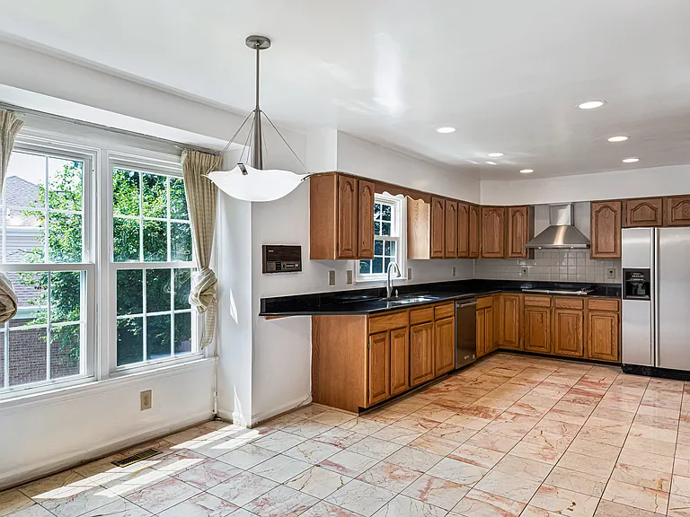 7416 Royal Dominion Dr — Photo 25