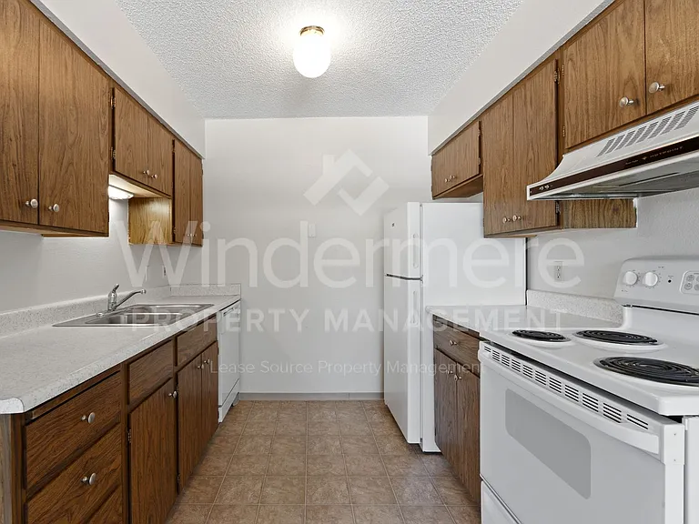1611 W. 6th Ave — Photo 3