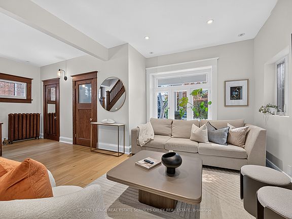 3rd image of 20 Edgewood Cres
