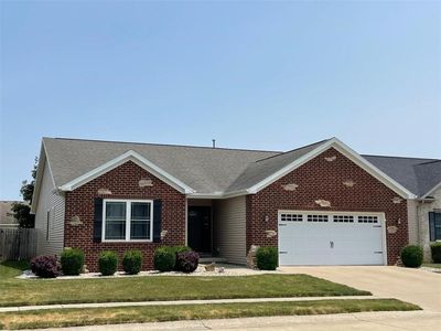 5 Stonefield Ln, Charleston, IL, 61920