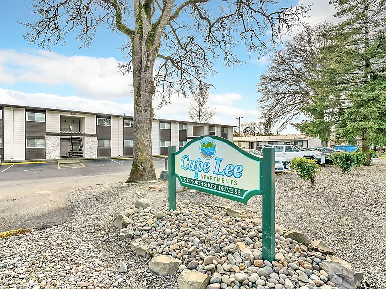 Cape Lee Apartments 2 & 3 Bedroom 1 Bathroom units — Photo 26