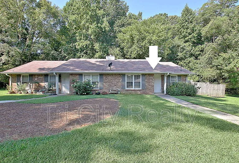 150 Chase Ct — Photo 2