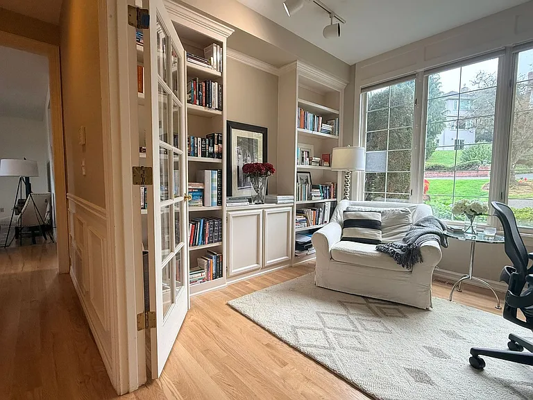 20307 NE 15th Pl — Photo 11