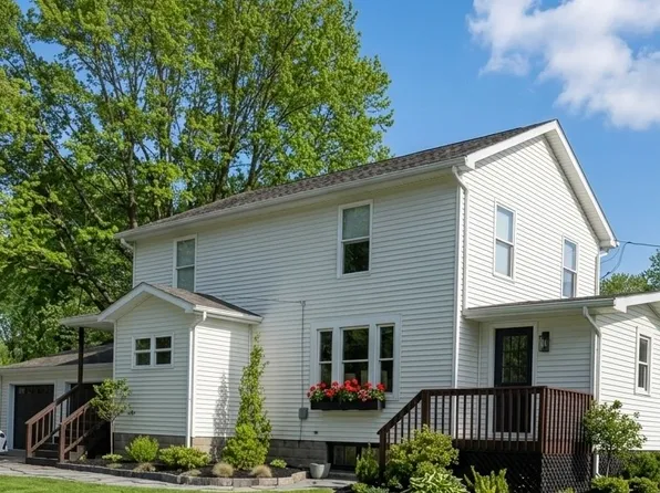 870 N Buhl Farm Dr, Hermitage, PA 16148