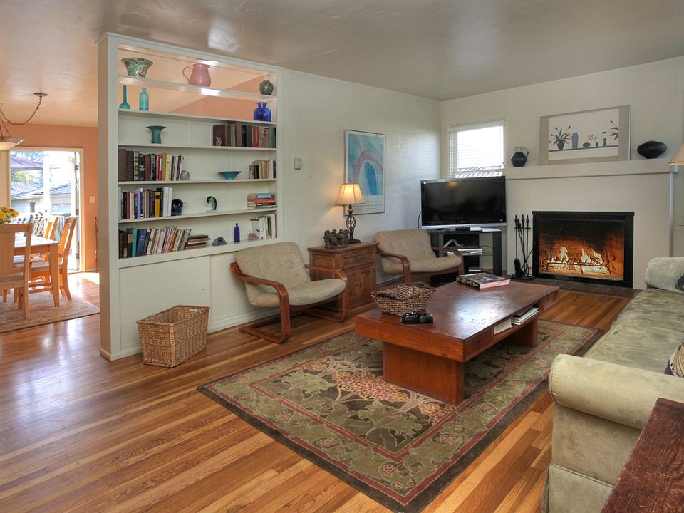 1st image of 2953 Valencia Dr