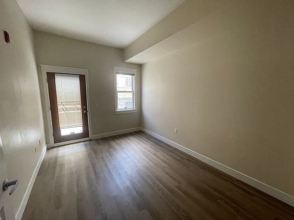 4th image of 1941 Pearl St Unit 202