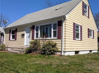 121 Beachmont Ave, Cranston, RI 02905