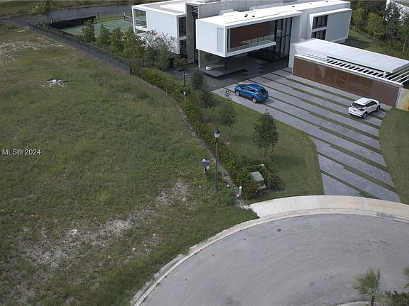 4th image of 2757 Lake Ridge Ln