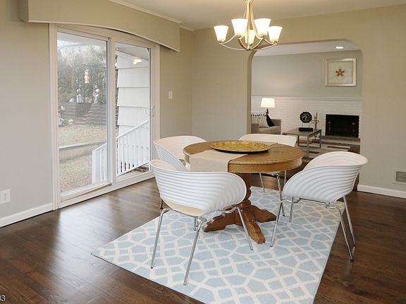 5th image of 12 N Koewing Pl