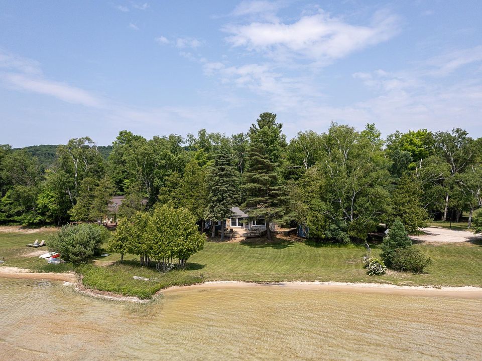 7242 S Brooks Rd, Maple City, MI 49664 Zillow