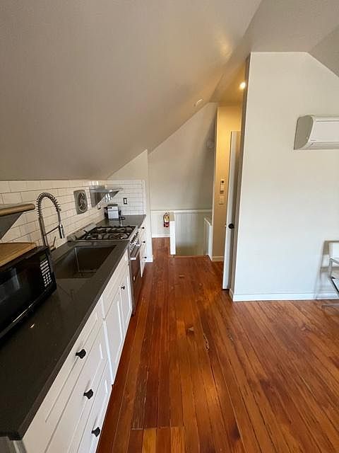 Entry to apartment