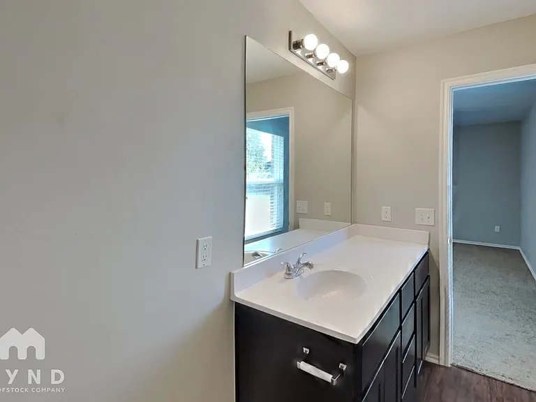 1724 Lanesboro Dr — Photo 10