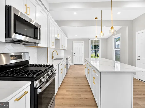 206 E Union St, Burlington, NJ 08016