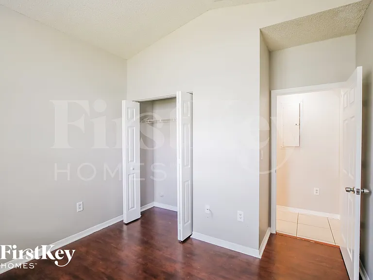 2281 NE 42nd Cir — Photo 16