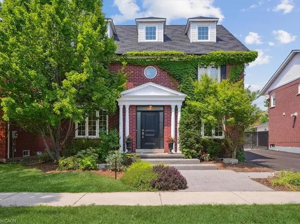 105 River Glen Blvd, Oakville, ON L6H 5Z5