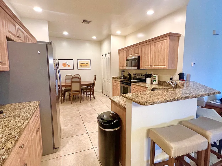 724 SW 47th St #209 — Photo 5