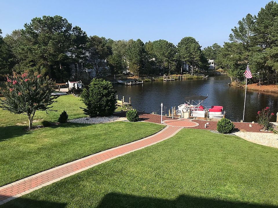 2nd image of 419 Canal Way E