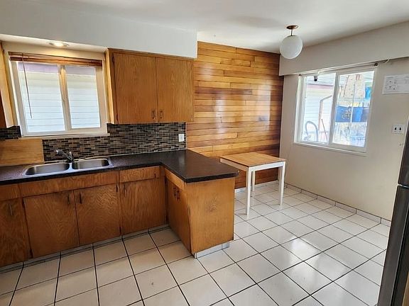 4th image of 3312 Queens Ave