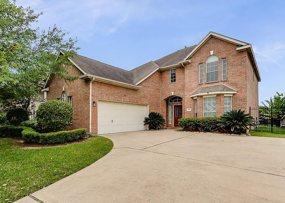 1st image of 10019 Lakeside Gables Dr