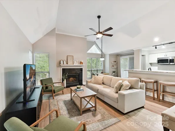 2500 Cranbrook Ln APT 11, Charlotte, NC 28207