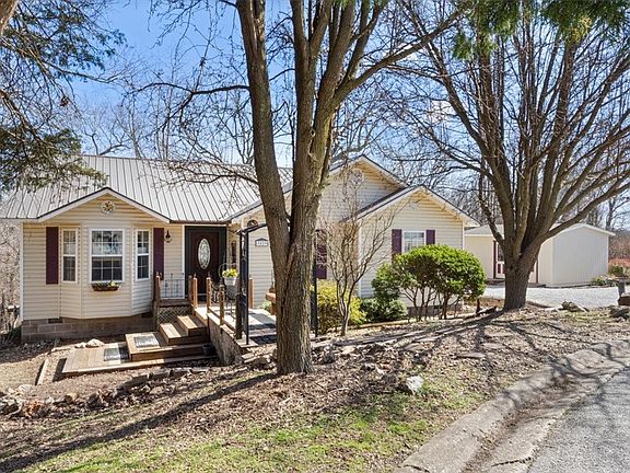 2nd image of 3029 Summit Dr
