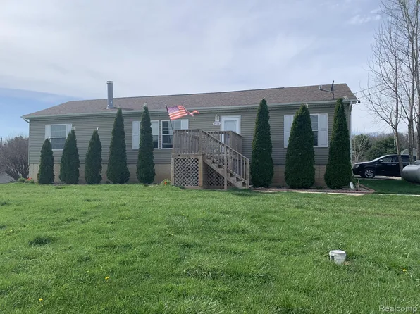 3056 W Cook Rd, Grand Blanc, MI 48439