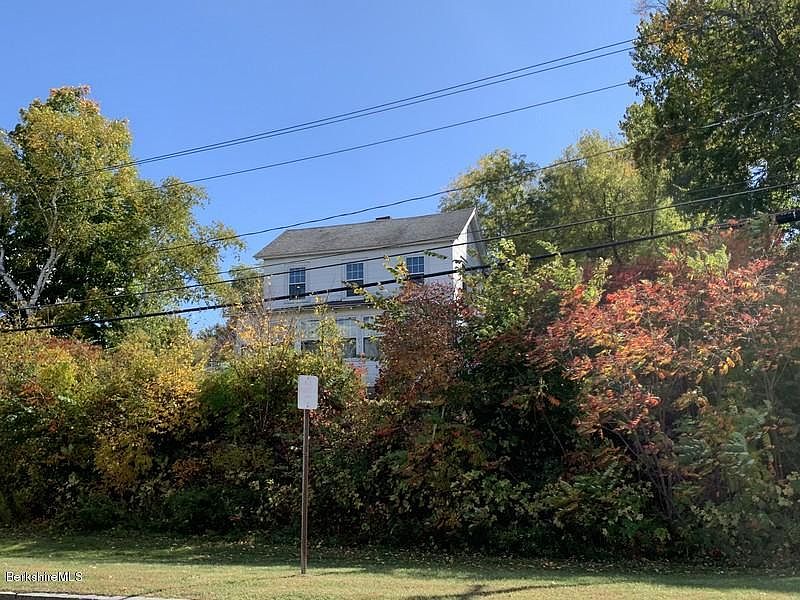 2nd image of 1554 North St