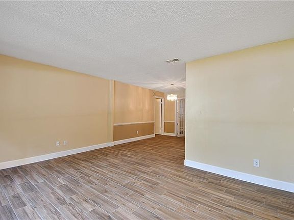3rd image of 3509 Merivale Dr