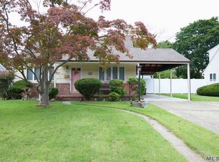 35 Kime Ave, North Babylon, NY 11703