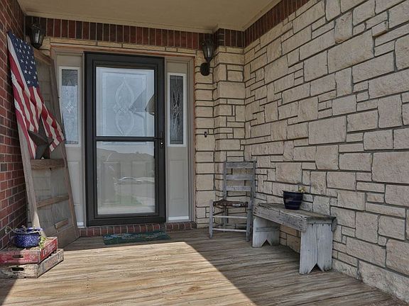 3rd image of 670 Prairie Parkway Ct