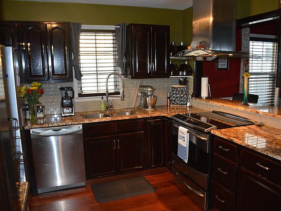 2nd image of 3703 Palisades Dr