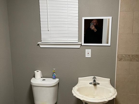 5th image of 1244 Vera Ave #B