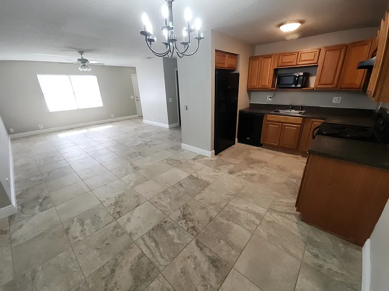 5603-5603 Struthers Ct SE — Photo 4