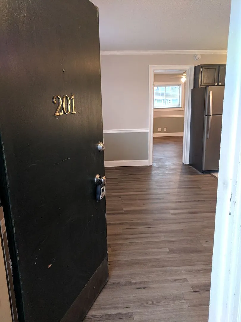 Waitlist for Aug2027Jul2028 Now Open! | 1BR Condo Near UTK | Parking, On-site Laundry — Photo 2