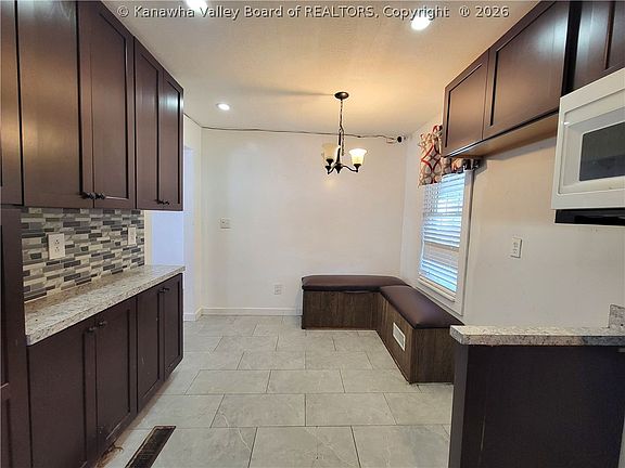 6th image of 202 Winfield Rd