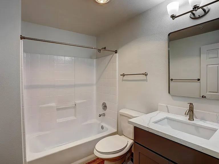 Sunset Highlands Apartments — Photo 13