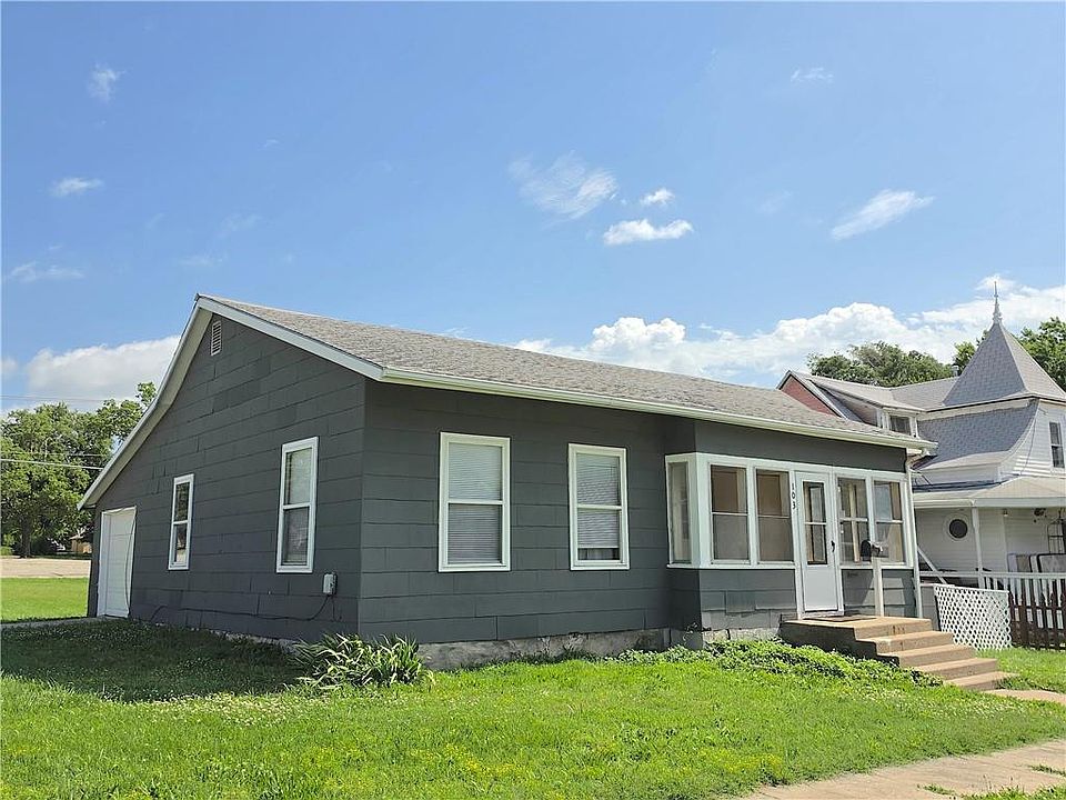 1st image of 103 E 3rd Ave