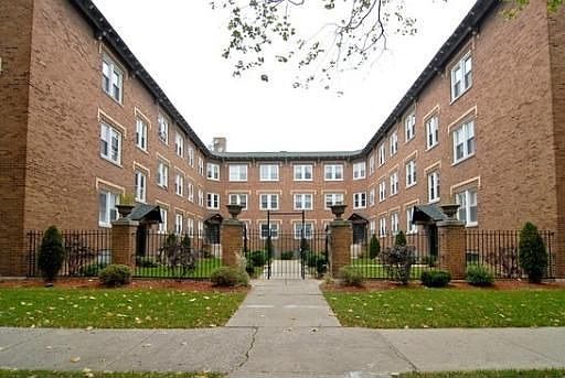 1st image of 4822 W Hutchinson St APT 10B