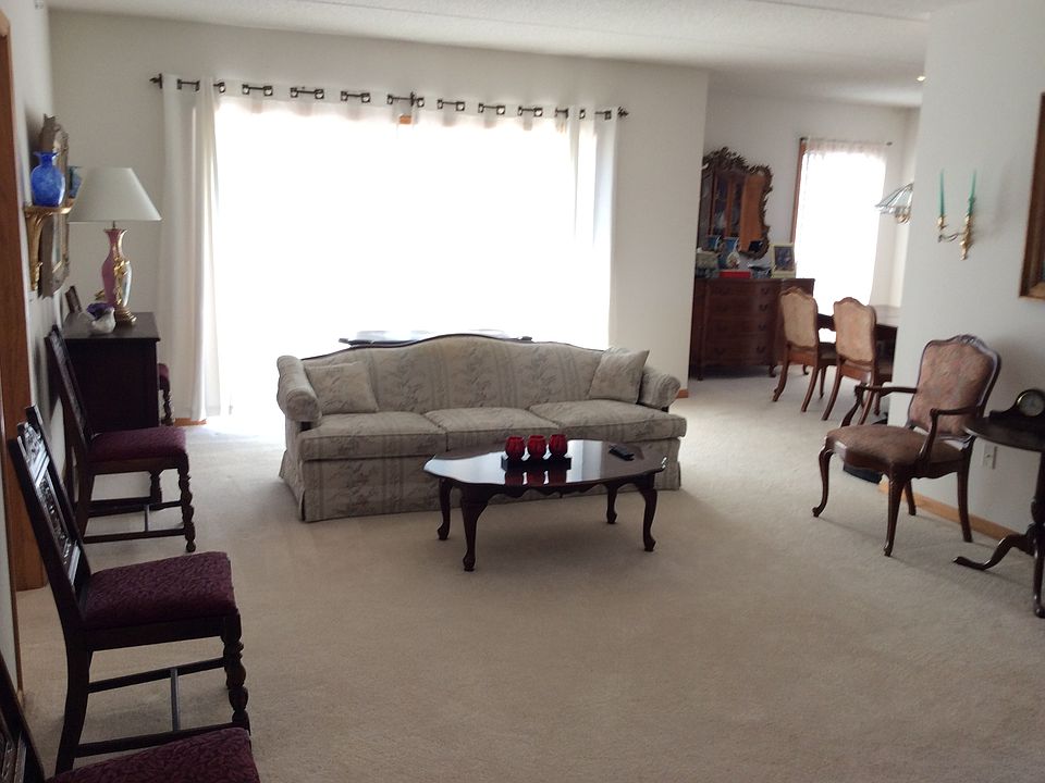 Large bright living room 