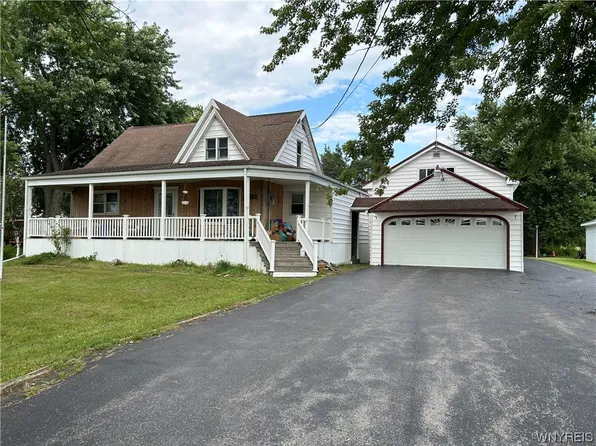 4951 Keck Rd, Lockport, NY 14094
