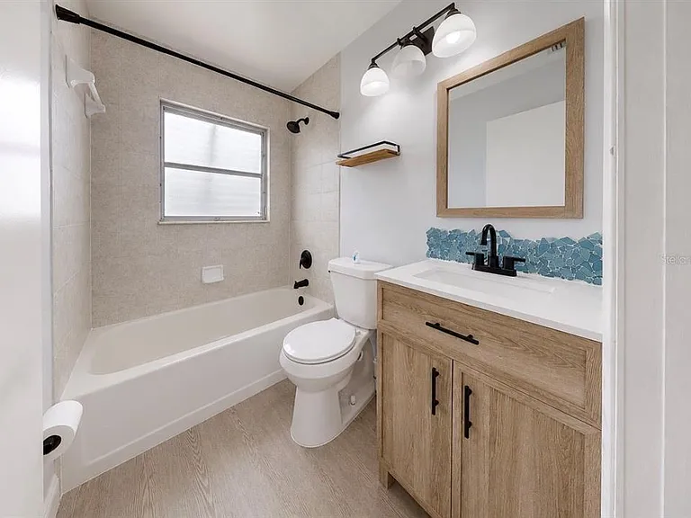 4931 Victoria Dr — Photo 18