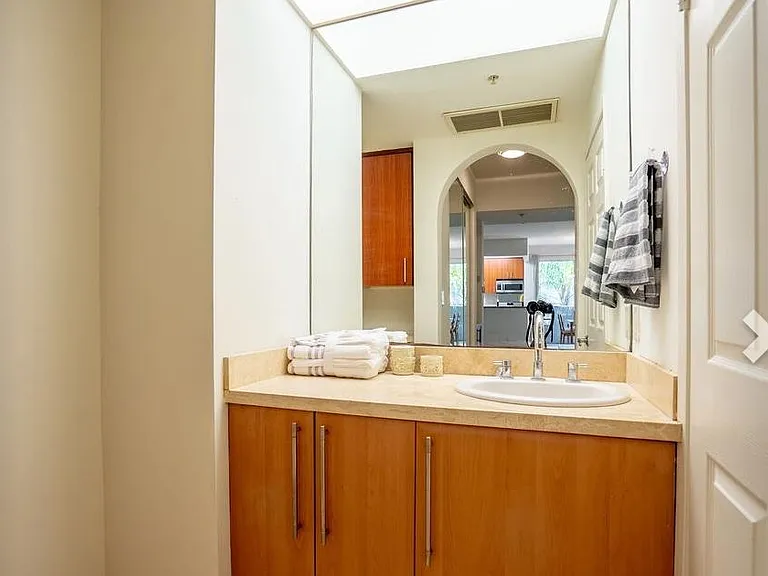 620 S Gramercy Pl #307 — Photo 7