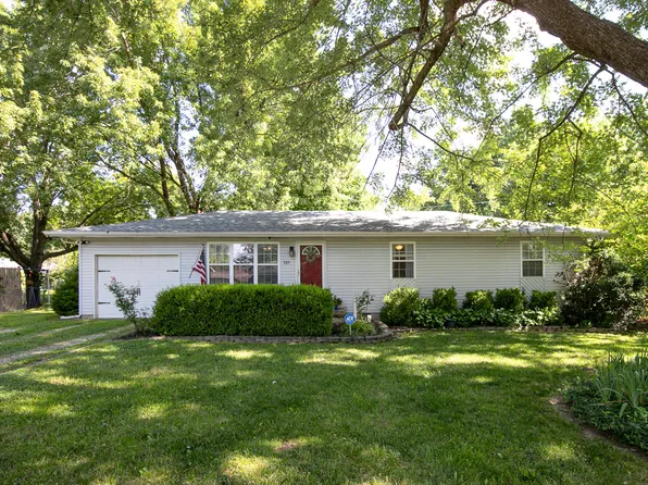 727 W Hughs Street, Bolivar, MO 65613