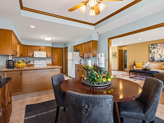 5th image of 4042 NW Cherry Creek Dr